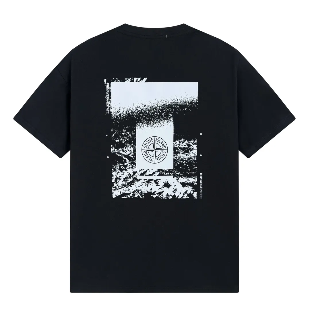 W613#P110💰 [Stone lsland/Stone Island summer new short-sleeved T-shirt with stone ruins print on the back] ⚠️[Original creation, high control of details] Made of 260g combed cotton 32-count double yarn - Simple and basic versatile style, original quality, the first choice for couples. - Made in a large factory, four needles and five threads on the shoulder, neatly routed, high quality workmanship. - Same style for men and women, very versatile, one piece for each hand, the details are clearly visible. Color: Black White Size: M L